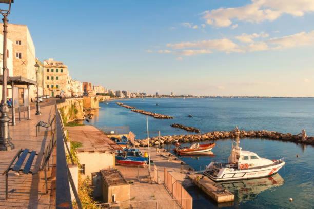 Lucky Corner - Elegant Stay Taranto Exterior photo
