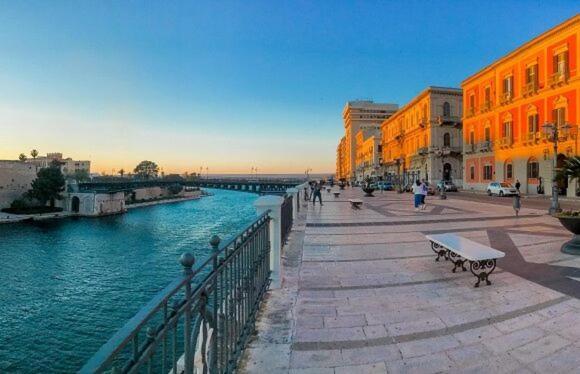 Lucky Corner - Elegant Stay Taranto Exterior photo